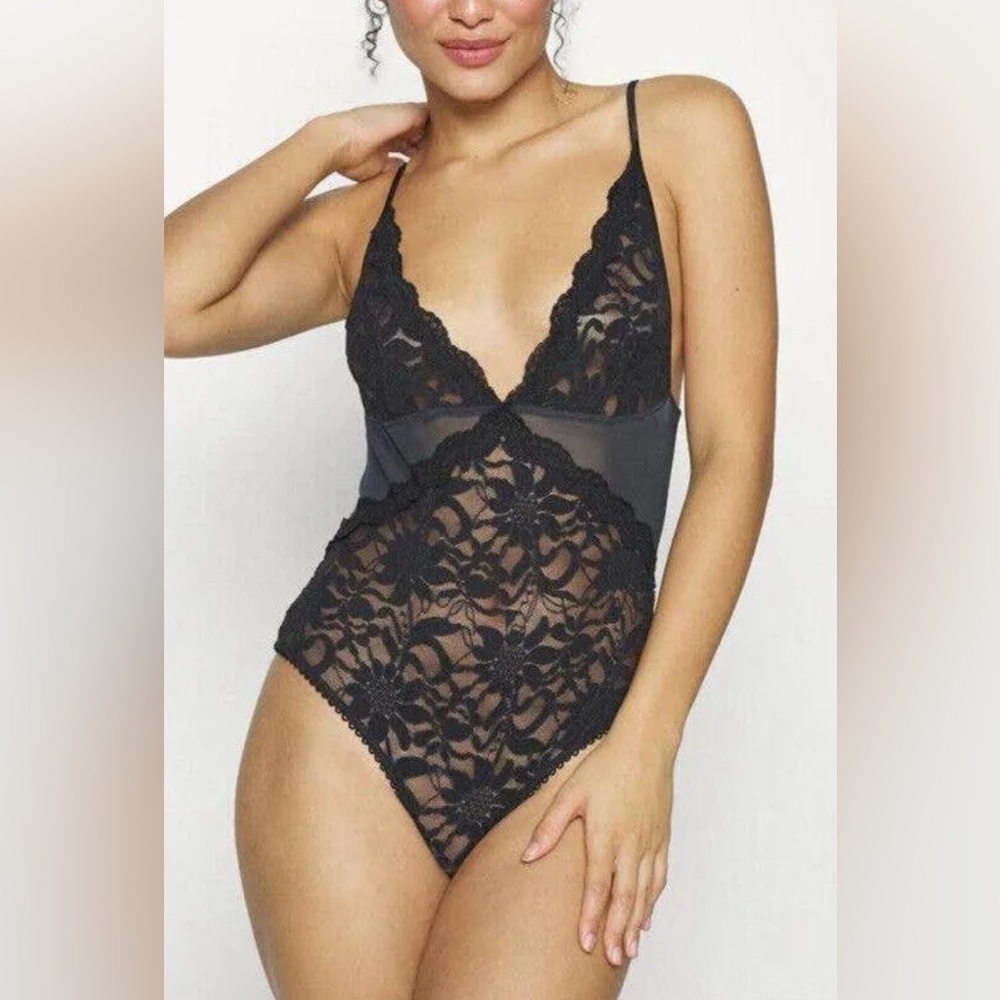 Intimately Free People Women’s Large Black‎ Lace Body Suit Open Back Deep V Neck